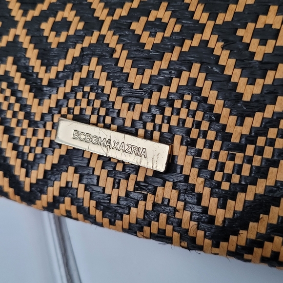 BCBGMAXAZRI Ladies Tan Black Straw Like Large Envelope Clutch Asymmetrical Flap - Picture 4 of 6